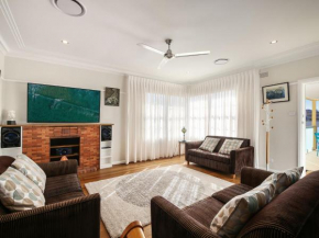 Leisurely Holiday Retreat, near Beach and Shops Terrigal